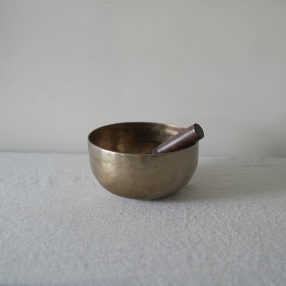 HANDMADE BRASS TIBETAN SINGING BOWLS - C - Picture 1 of 4